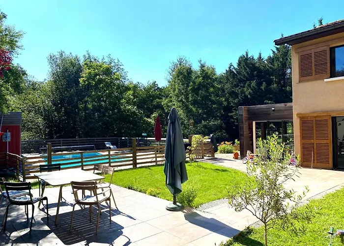 Couette-café Les Cabanons 3*