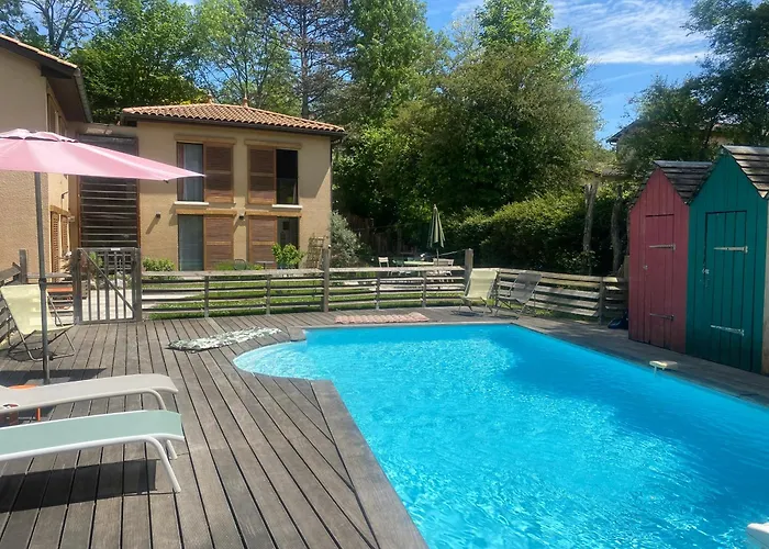 Les Cabanons 3* Dardilly